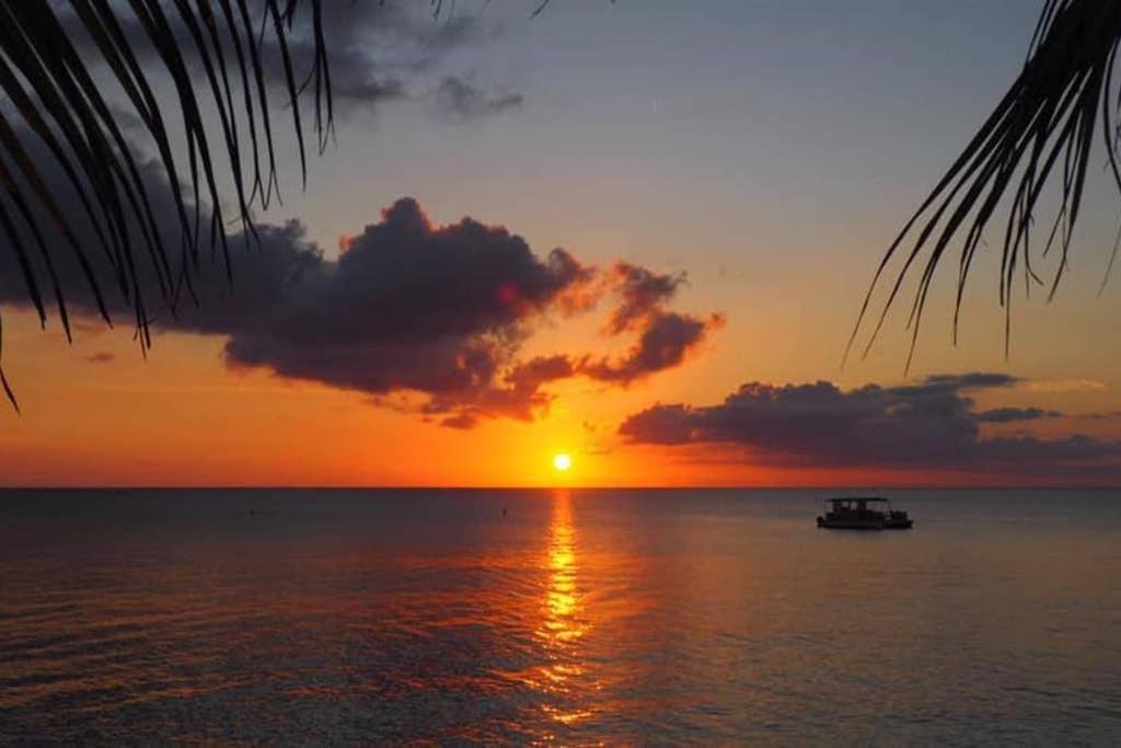 Beach Living At Island Pine Villas Blp George Town Esterno foto