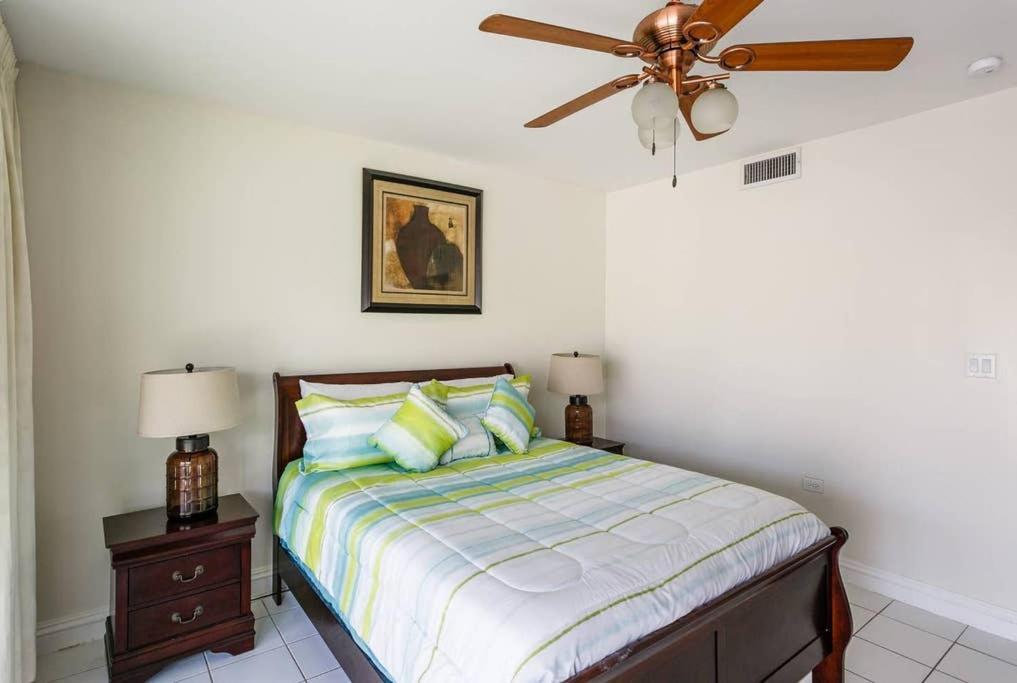 Beach Living At Island Pine Villas Blp George Town Esterno foto