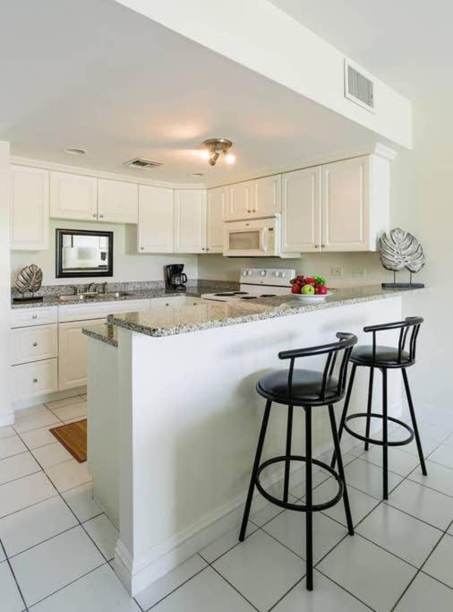Beach Living At Island Pine Villas Blp George Town Esterno foto